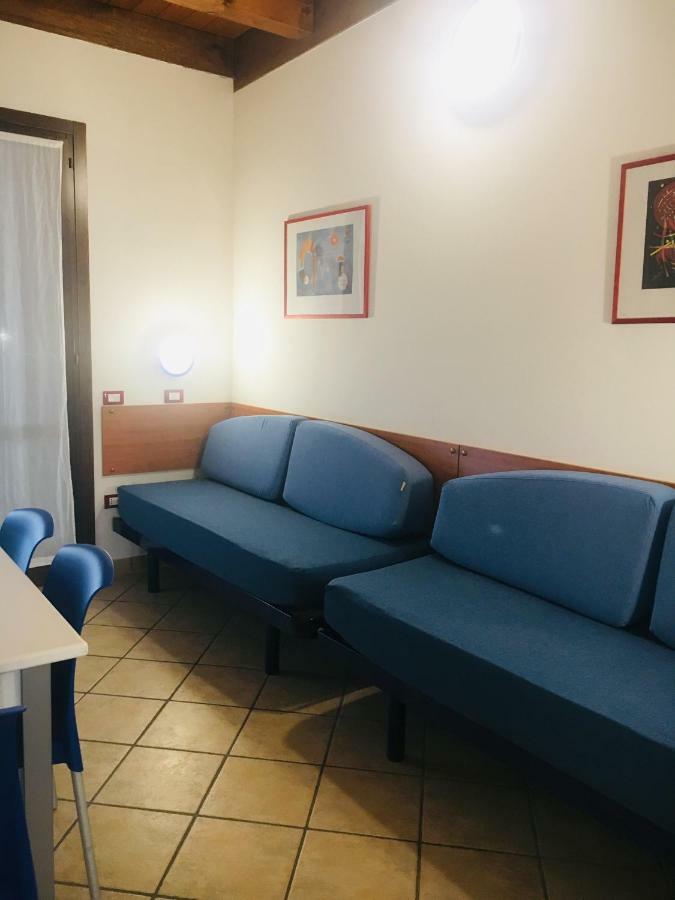 Two-Bedroom Suite (6 Adults) - Split Level,999376800:JPEG